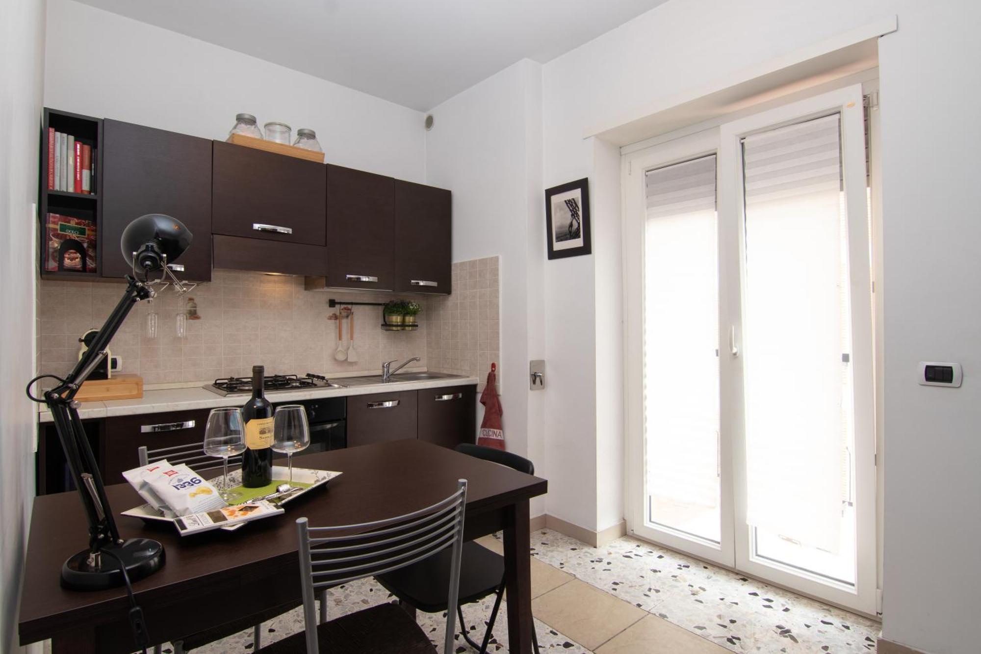 Mia Ginger, Stazione Trastevere Vicinanze Roma Esterno foto